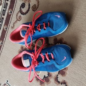 Nike Breathe Flex Trainer 2 Sneakers